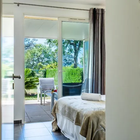 Garden-level Pool & Sea View Cannes