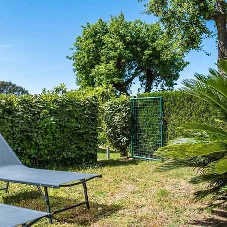 Garden-level Pool & Sea View Apartment *