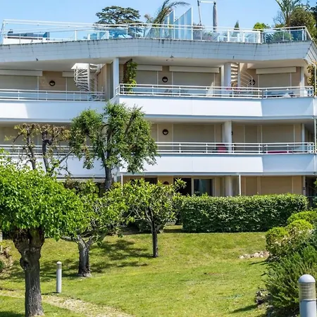 Garden-level Pool & Sea View Apartment *
