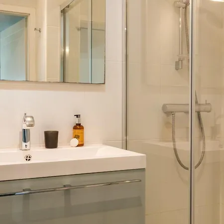 Garden-level Pool & Sea View