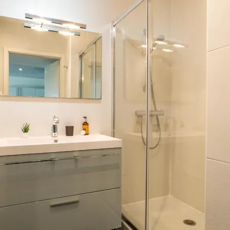 Garden-level Pool & Sea View