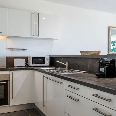 Garden-level Pool & Sea View *