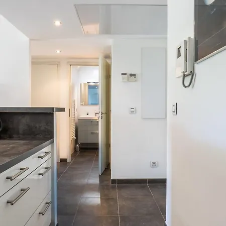 Garden-level Pool & Sea View Cannes