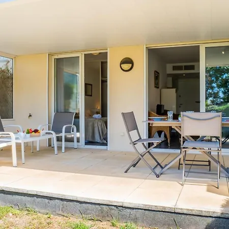 Garden-level Pool & Sea View Apartment *