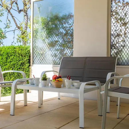 Garden-level Pool & Sea View *