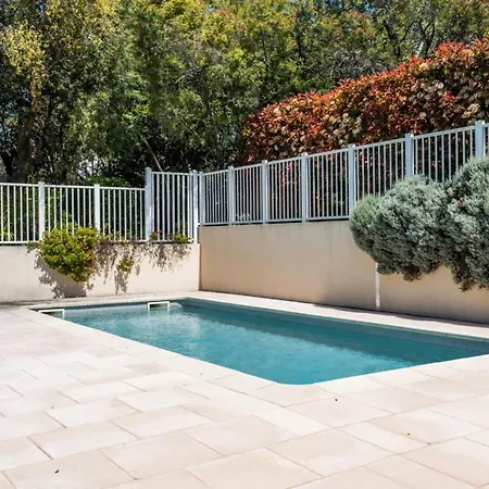 Garden-level Pool & Sea View Cannes