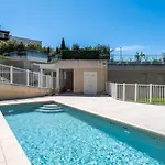 Garden-level Pool & Sea View