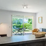 Garden-level Pool & Sea View Apartment *