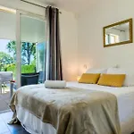 Garden-level Pool & Sea View Apartment Cannes