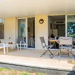 Garden-level Pool & Sea View Apartment *