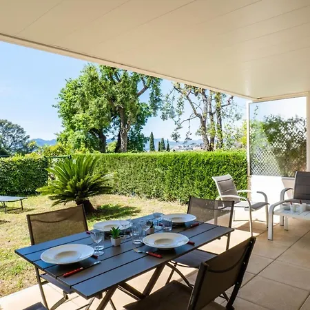 Garden-level Pool & Sea View Lägenhet