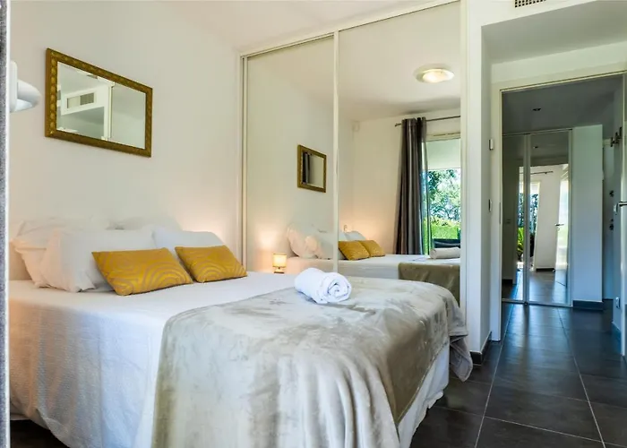 Garden-level Pool & Sea View Apartamento Cannes