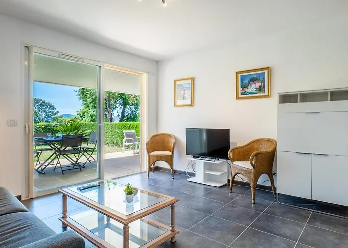 Apartamento Garden-level Pool & Sea View