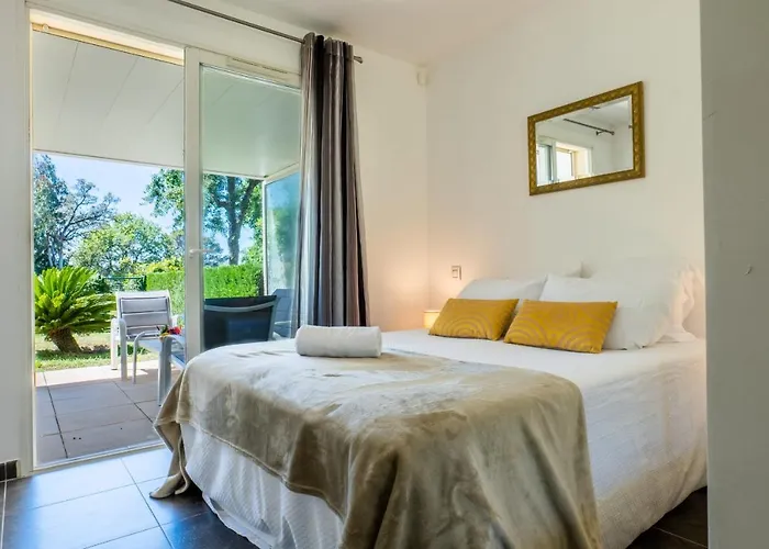 Apartamento Garden-level Pool & Sea View