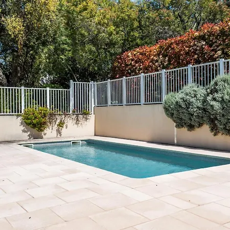 Garden-level Pool & Sea View * Cannes