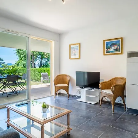 Apartman Garden-level Pool & Sea View