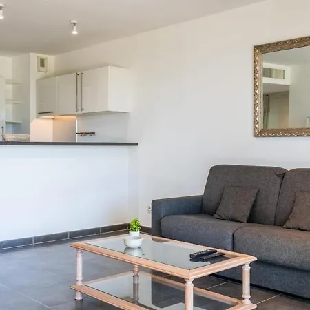 Apartman Garden-level Pool & Sea View