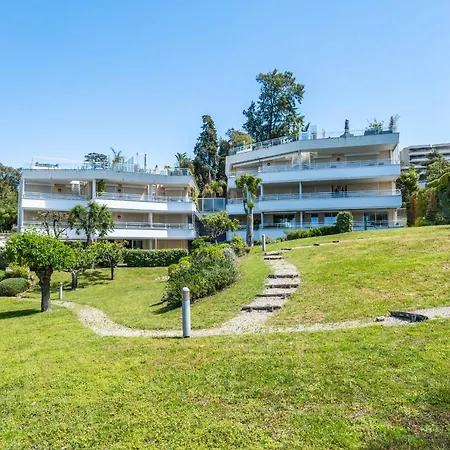 Garden-level Pool & Sea View Apartman