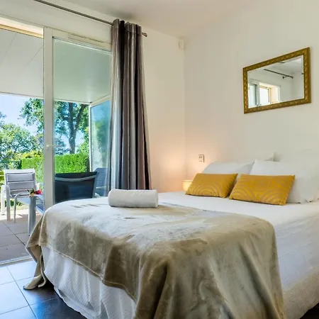 Apartman Garden-level Pool & Sea View