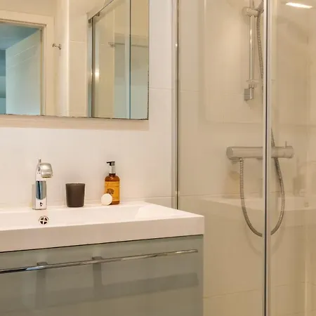 Garden-level Pool & Sea View *